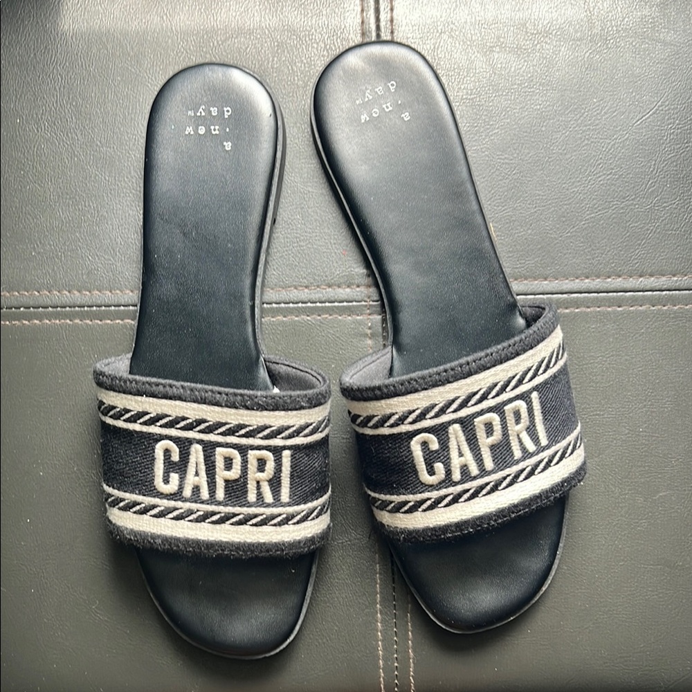 a new day Black and Cream Capri Slide Sandals size 9